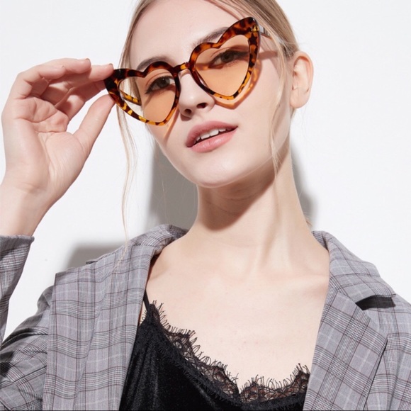 Retro Light Pink Heart Shaped Sunglasses NWT - Picture 2 of 2